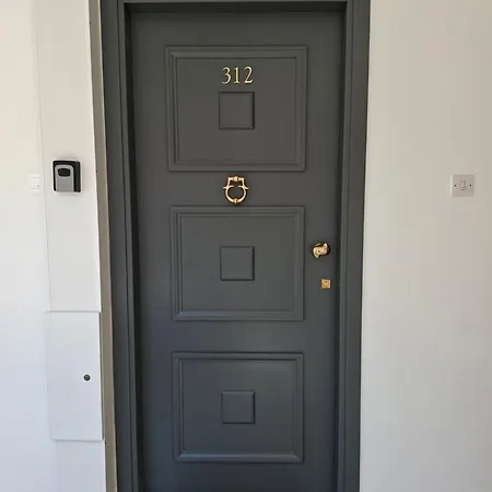 Апартаменты The Serene Ларнака